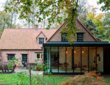 landelijke woning met aanbouw